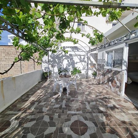 Ava'S Guesthouse Ksamil Exterior foto